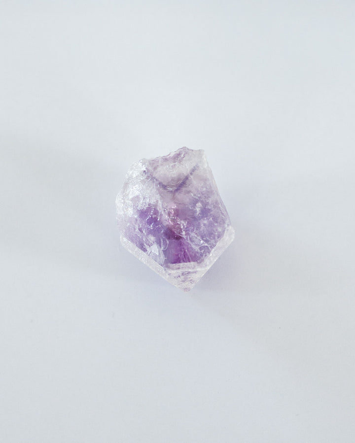Des pierres d'Amethyste brutes