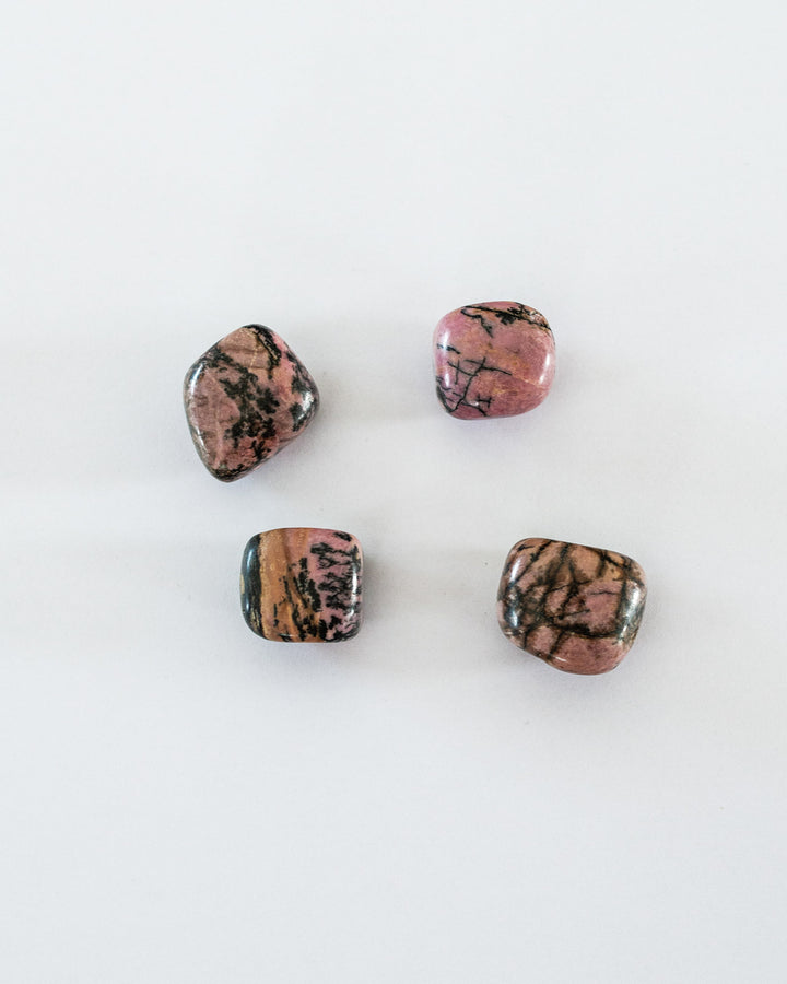 Des Pierres Roulées de Rhodonite