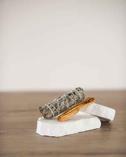 Un bâton de Palo Santo et de Sauge