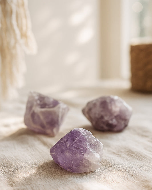 Des pierres d'Amethyste brutes