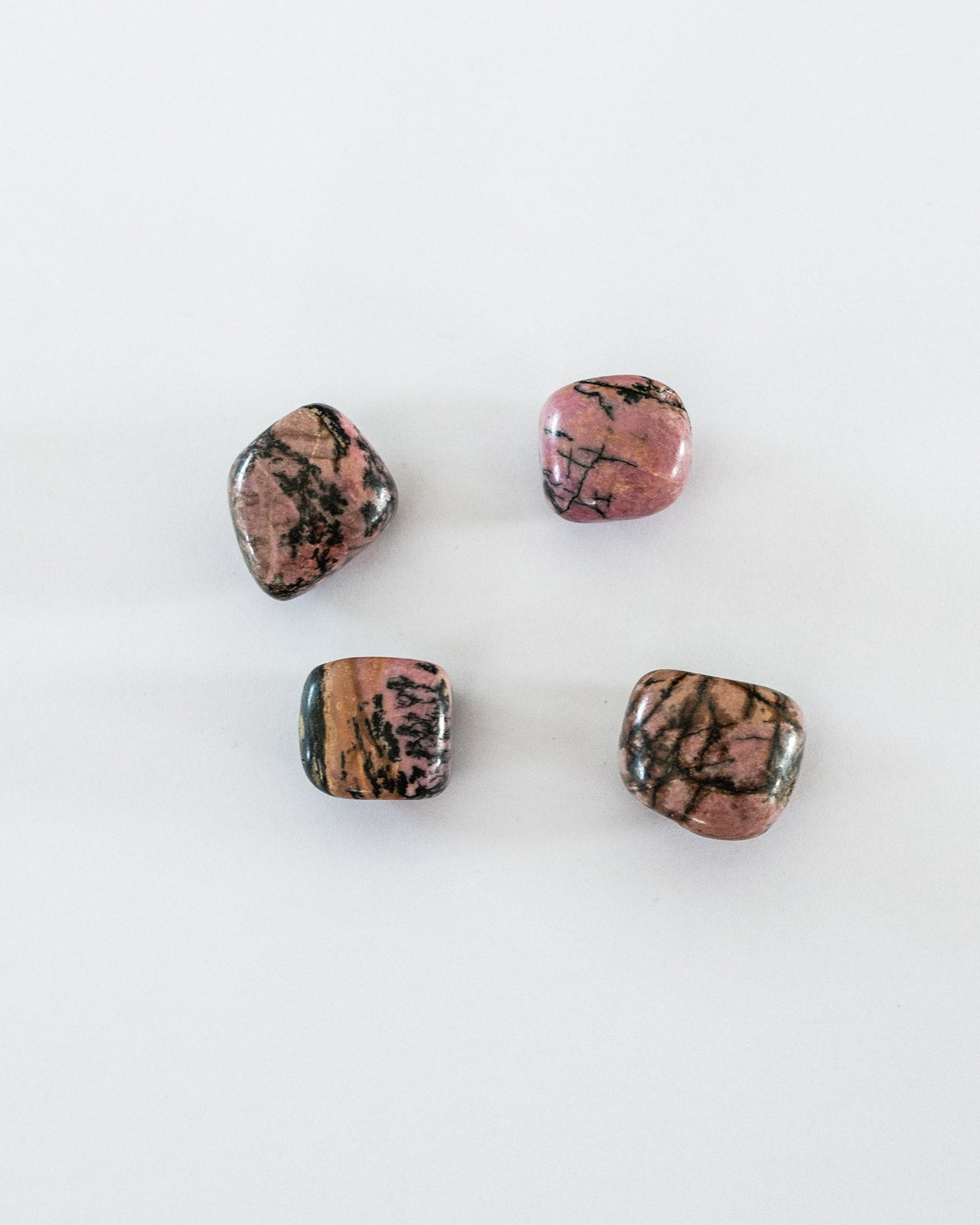 Des Pierres Roulées de Rhodonite